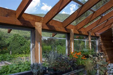 Dauert ewig, weil sie reißt und es bleiben schmale reste unterm rand kleben. Ein Balkon Gewächshaus aus Holz - So geht's richtig