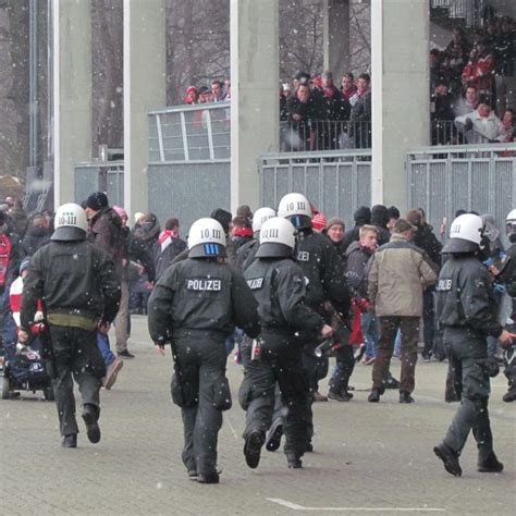 Seit peter stöger beim 1. Treffen mit der Karlsruher Polizei geplant