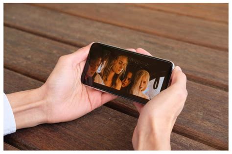 Nah, saat ini ada berbagai aplikasi nonton film dan serial tv hingga channel tv yang bisa digunakan langsung dari smartphone anda secara legal. 5 Aplikasi Streaming Film dan Serial TV Khusus untuk ...