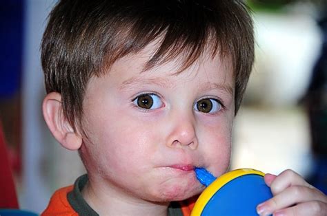 Epistaxis) atau mimisan adalah satu keadaan pendarahan dari hidung yang keluar melalui lubang hidung. Ternyata, Fungsi Lubang Hidung Kiri dan Kanan Itu Berbeda ...