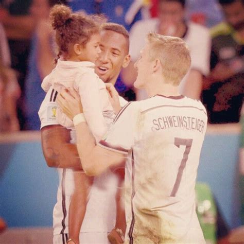 Three games at home this season with our fans and 3 victories. Jerome Boateng with his daughter and Bastian ...