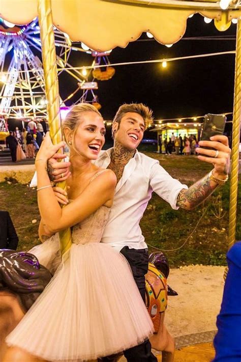 O admirado estilo pessoal de chiara ferragni está disponível nesta coleção farfetch da marca. Chiara Ferragni: Hochzeit der Superlative in 2020 | Chiara ...