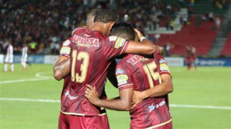 Campaz mete un centro al segundo palo y mosquera cabecea en la mete ne propia puerta. Deportes Tolima vs Santa Fe: El vigente campeón sigue a paso firme | MARCA Claro Colombia