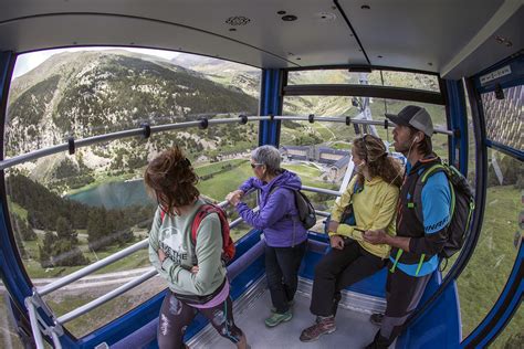 Benvinguts a l'hotel i apartaments de vall de núria l'hotel vall de núria, de tres estrelles, és un allotjament amb encant situat en un entorn privilegiat. ¿Buscas experiencias en un paraíso natural? En Vall de Núria, todas