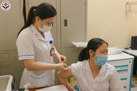 Tuy nhiên, có rất nhiều người lại đang có xu hướng antivaccine họ cho rằng tiêm vắc xin là tiêm virus vào người, điều này có gây nguy hiểm cho cộng đồng. BỆNH VIỆN ĐA KHOA TỈNH BẮC GIANG TRIỂN KHAI TIÊM VẮC XIN ...