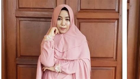 Tonton dan download drama adaptasi novel ‪‎suami tanpa cinta‬ karya syamnuriezmil. Kisah Pilu Istri Pura-pura Bahagia Tanpa Cinta Suami ...