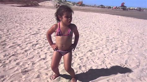 Elizeu lima 27.962 views2 weeks ago. Menina Dançando na Praia 2 - YouTube