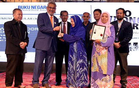 Ada ratusan negara di dunia. UKM Menang Lima Anugerah Buku Negara 2019 • UKM News Portal