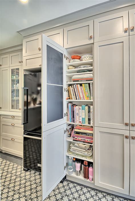 A light cleaning will make the cabinets look like new! Cuisine classique pétillante - Traditional - Kitchen - Montreal - by Cimon Design