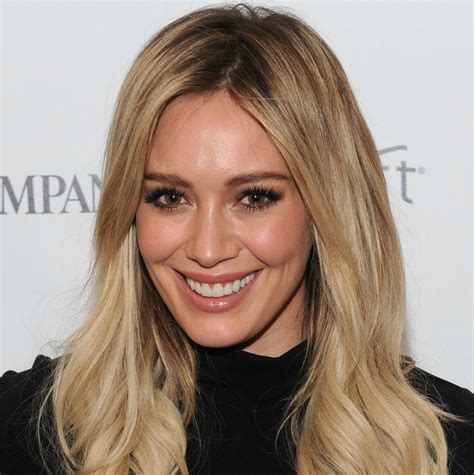 This is my hair for the wedding, which nikki has executed perfectly, duff says in the video, beaming. Το wedding hair look της Hilary Duff είναι ότι πιο chic ...