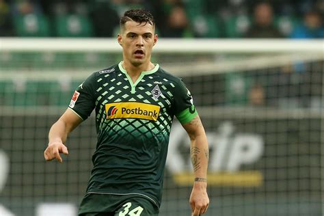 Granit xhaka, akhirnya resmi memperkuat arsenal di musim depan. Gladbach: Someone has actually bid on Granit Xhaka - The ...