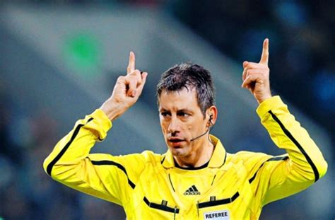 Dabei verhinderte seine glatze beinahe die karriere als referee. EM-Schiedsrichter Stark: Bayerische Bierruhe mit Pfiff ...