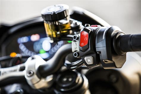 What did triumph do about this r vs rs quandary? Gebrauchte und neue Triumph Street Triple RS Motorräder kaufen