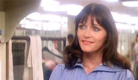 Ho impresso davanti agli occhi l'implacabile profilo delle raffinerie e mi bruciano gli occhi a causa dello zolfo sollevato da un vento che dava l. È morta Margot Kidder: la Loise Lane del film di Superman ...