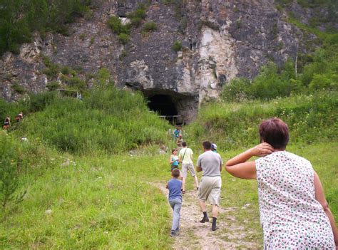 The denisovan molar discovered in 2000 in layer 11.1 of the. Scientists sequence the genome of Neandertal relatives ...