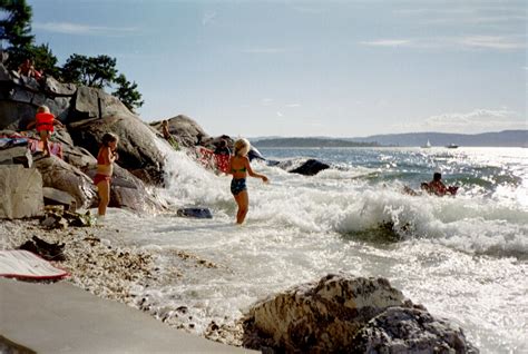 Fagerstrand has 1977 inhabitants (2006) making it the second largest village on nesodden. Nordre Spro badeplass