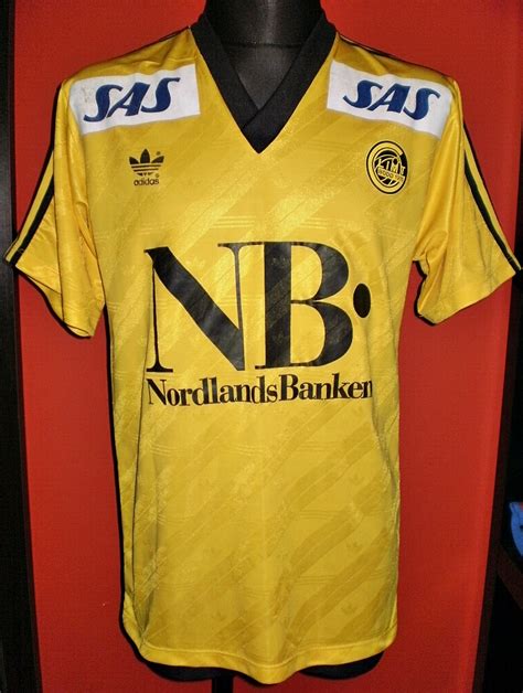 Fk bodø/glimt is a norwegian football club from the town of bodø that currently plays in eliteserien , the norwegian top division. Bodø/Glimt Home football shirt (unknown year).