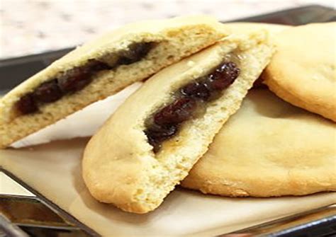 #breakfast #snacks these coconut oatmeal raisin cookies are so soft and chewy with toasted coconut flakes and raisins. Filled Raisin Cookies : Grandma's Raisin Filled Cookies ...