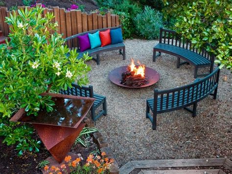 Le pareti verdi verticali fai da te possono essere realizzate su un balcone, su un terrazzo, in un giardino ma, volendo, anche dentro casa, se si ha una parete libera nei pressi di una finestra, in un luogo non troppo esposto. Progettare un giardino, tante soluzioni anche fai da te ...