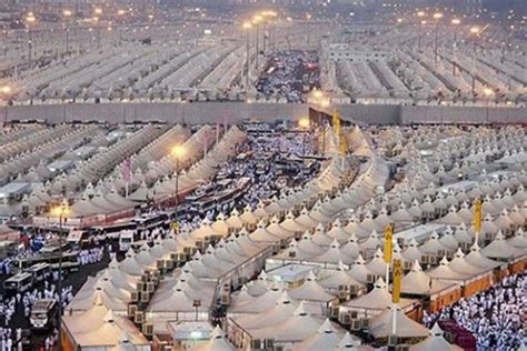 Seluruh jamaah haji indonesia berkumpul di arafah. Wukuf di Arafah merupakan kemuncak Haji - Ceritalah Lagi..