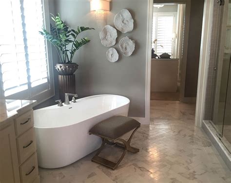 Freestanding bathtubs have grown in popularity and it is easy to see why! Amur 70" Bathtub | Freestanding | Soaking | Carver Tubs