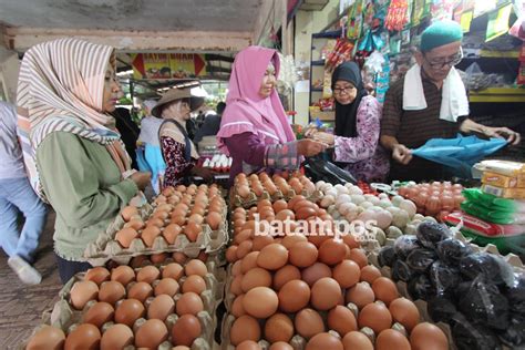 Komoditas lain yang mengalami kenaikan dan berpengaruh terhadap angka kemiskinan yakni beras 1,78 persen. Harga Telur Ayam Makin Menggila - batampos.co.id