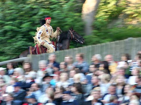 Für erol sander ist es nach eigenen worten eine große ehre, in bad segeberg spielen zu dürfen. Erol Sander als Winnetou Foto & Bild | kunstfotografie ...