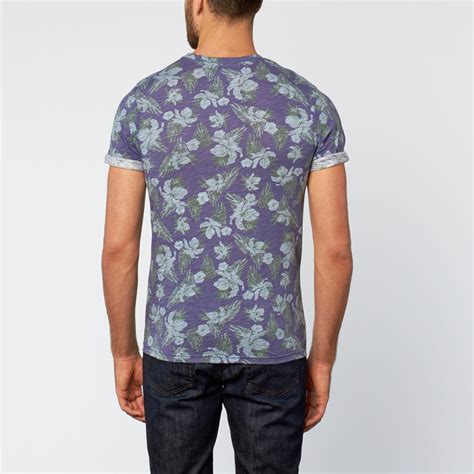 Braylen Tee // Blue Floral (S) - Sovereign Code - Touch of Modern