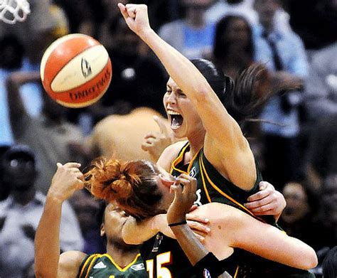 Her height is 1.95 m and weight is 85 kg. Lauren Jackson named Finals MVP as Seattle Storm wins second WNBA championship over Atlanta ...