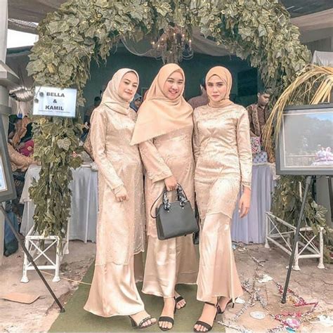 Untuk memudahkan dalam menyelesaikan perkerjaan desain baju, tentunya kamu butuh aplikasi untuk mendesain baju, nah, inilah 10+ aplikasi desain baju terbaik. 35+ Ide Design Baju Bridesmaid Muslimah - Kelly Lilmer