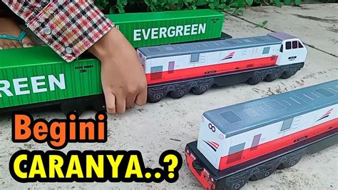 Ya, karena rangkaian kereta api hanya dapat melintas di atas jalan yang dibuat secara khusus untuknya, yakni rel kereta api. kereta api kayu # Proses Merangkai Gerbong # - YouTube