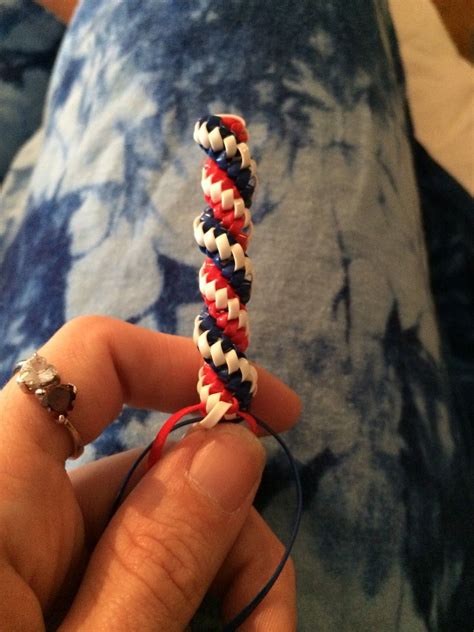 Lace is a completely famous trend for all seasons. How to make a double spiral lanyard - B+C Guides