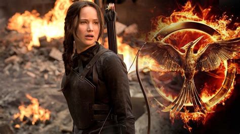 Cada distrito se ve obligado a enviar anualmente un chico y una chica entre los doce y los dieciocho años para que participen en los hunger games, unos juegos que son transmitidos en directo por la televisión. Juegos Del Hambre Peliculas Orden : Libros De Suzanne Collins En Orden Los Juegos Del Hambre Las ...