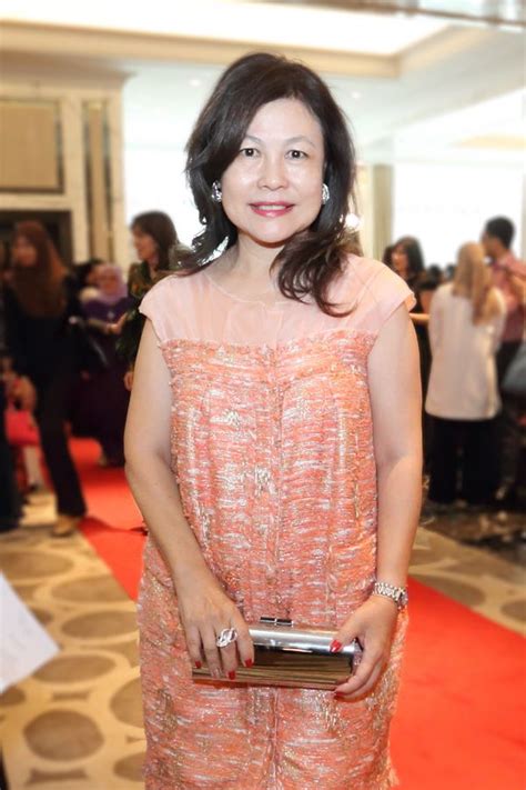 Mengakui agak sukar untuk membuka mulut mengenai perceraiannya, amelia henderson akhirnya sedia berterus terang kerana tidak mahu khalayak terus mempersoalkan kehidupan peribadinya. Dato' Bernard Chandran's 'Petang Raya' 10th anniversary ...