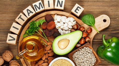 La vitamina e è una importante vitamina, i cui meccanismi d'azione sull'organismo sono stati scoperti solo recentemente, anche se la sua scoperta risale a un secolo fa, precisamente nel 1922 da parte di herbert evans e katherine bishop, che scoprirono il. Alimenti ricchi di vitamina k: alleata di circolazione e ossa