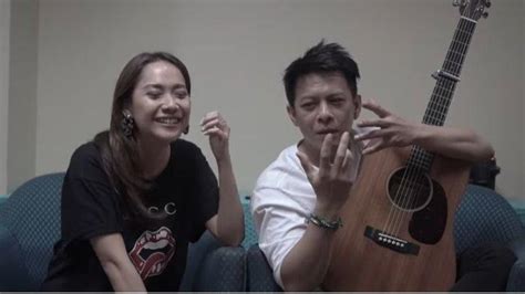 Terlebih jika artis tersebut adalah salah satu dari sekian banyaknya yang menjadi idola kamu. Ariel dan BCL Rencana Duet Bareng, Ini Lirik Lagu ...