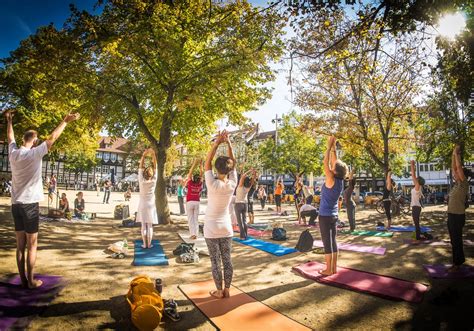 Yoga for the intermediate 01:30:47. Sport in der Innenstadt: Verkaufsoffener Sonntag schließt ...