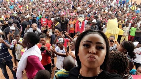 Watch best of nigerian actress, best of regina daniels, in nollywood movies, action, romance, drama, epic, only on youtube regina daniels tv channel, see cli. Regina Daniels Foundation Hangs Out Kids, Share Goodies On ...