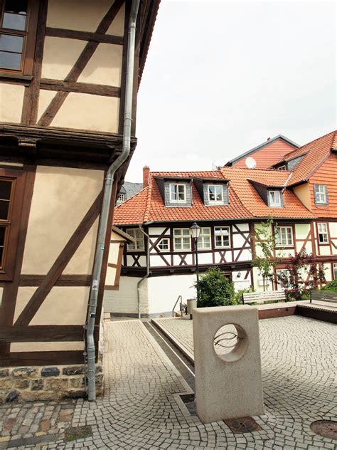 ✓brewpub, the idsteiner 'alte feuerwache' 1928, a converted old fire station, where we ate an early supper. Das schiefe Haus Foto & Bild | architektur, deutschland ...