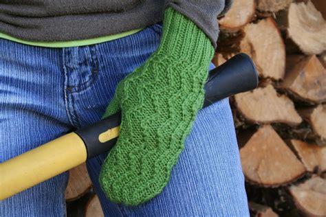 7 free mitten knitting patterns that'll keep your hands extra warm this winter. 10 FREE Mitten Patterns to Knit