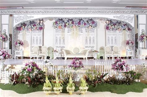 Yusi salon wedding and decoration website pelaminan moderen. Dekorasi Pernikahan Di Rumah Nuansa Putih | Desain Rumah ...