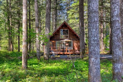 This is elegant simplicity at its best. Knotty Cedars Retreat at Mt. Rainier - Cabins for Rent in ...