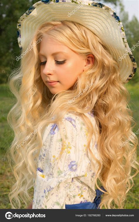 It is one of the short haircuts for teenage girl 2018 when she is in high school. Teenage girls with blonde hair | Beautiful charming long ...