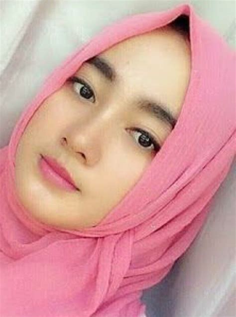 Silahkan kunjungi postingan foto cewek2 cantik lucu berhijab anak sekolah untuk membaca artikel selengkapnya dengan klik link di atas. Foto Cewek2 Cantik Lucu Berhijab Cadar / 98+ Cewek2 Cantik ...