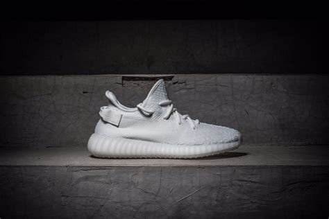 Jun 10, 2021 · like a hybrid between the 2017's triple white and 2018's static, the mono white is as clean as it gets.retaining the same shape as the classic 350 v2, the upper has now been dressed in a monofilament mesh which is the same material used on the stripes of the most recent colourways. adidas Yeezy Boost 350 V2 Triple White - Sneakers.fr