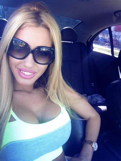 Loredana chivu, ruptă în fund şi între picioare în direct. Loredana Chivu ia lecţii despre cum să devină o mămică ...