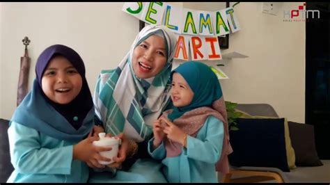 The song selamat hari raya of saloma is here. KPTM Ipoh Cover Saloma Selamat Hari Raya - YouTube