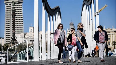 Туристас (2006) turistas детектив, триллер, ужасы режиссер: Barcelona recibe más turistas extranjeros y dejan más dinero