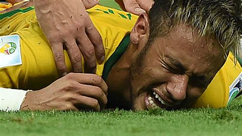 Dopo aver saltato le prime sette. Neymar, Mondiale finito: frattura vertebra lombare ...