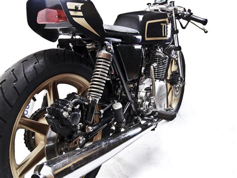 Influenced by the classic xs series from the '70s and '80s, the xsr900 from yamaha shows its roots with retro styling and stepped seating combined with just enough modern tech that you know you're in. 1977 Yamaha XS 500: pics, specs and information ...
